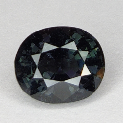 2.13ct Grüner Spinell ovaler Schnitt 8x6mm