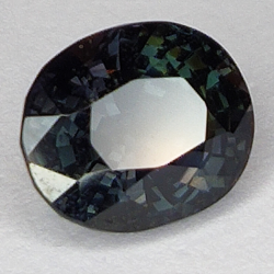 2.13ct Spinello verde taglio ovale 8x6mm