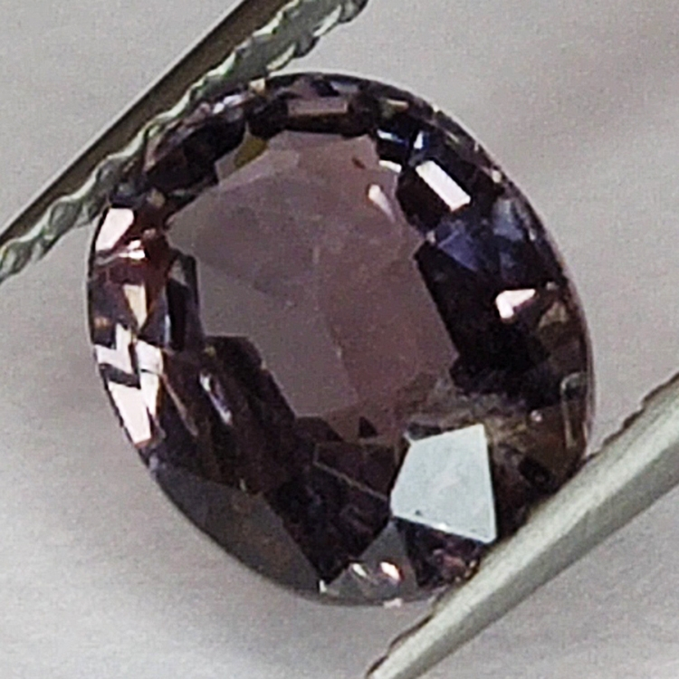 Spinello rosa da 1,62 ct, taglio ovale, 7,76 x 6,27 mm