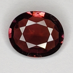 1,73ct Tormalina Rubelite taglio ovale 9 x 8 mm