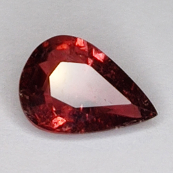 2,51ct Rubellit-Turmalin Birnenschliff 12x8mm