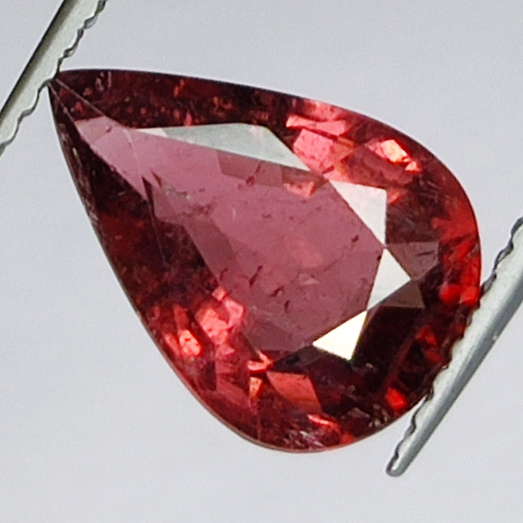 2,51ct Rubellit-Turmalin Birnenschliff 12x8mm