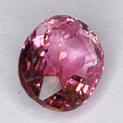 1,39ct Rubellit-Turmalin oval schliff 7x6mm