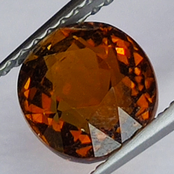 1,95 ct Tourmaline orange coupe ovale 7x6mm