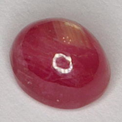 2.26ct Rubis Étoilé cabochon ovale 7x6mm