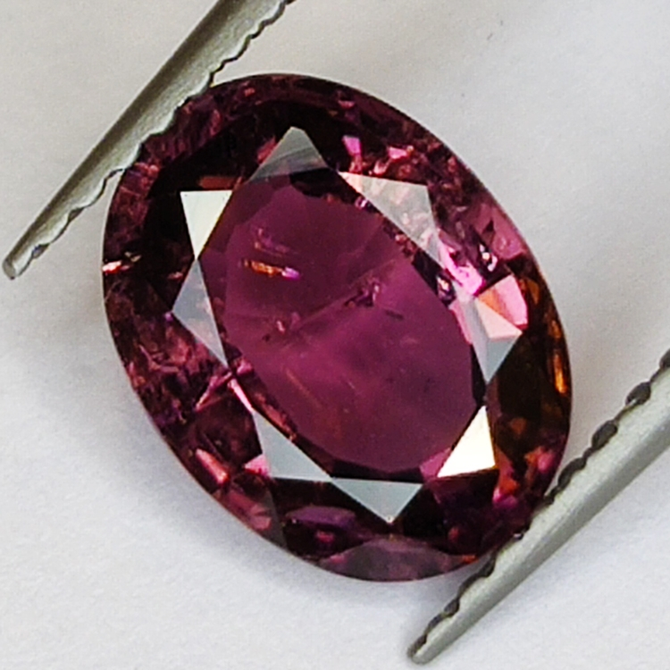 1.73ct Tormalina Rubelite taglio ovale 8x6mm