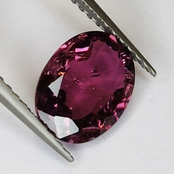 1.73ct Tormalina Rubelite taglio ovale 8x6mm