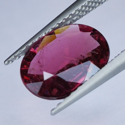 1,67ct Rubellit-Turmalin ovaler schliff 10x8mm