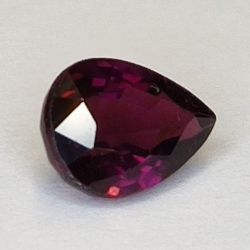 1,61ct Rubellit-Turmalin birnenschnitt 9x6mm