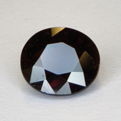 1,65ct Tourmaline Rubélite coupe ovale 7x6mm