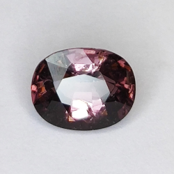 1,62 ct Tourmaline Rubélite coupe ovale 8x6mm