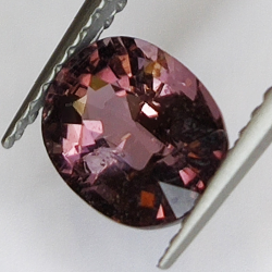 1.62ct Tormalina Rubelite taglio ovale 8x6mm