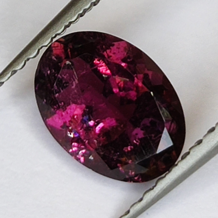 1,06ct Tourmaline Rubélite coupe ovale 9x6mm