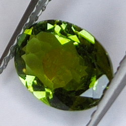 0.84ct Turmalina Verdelita talla oval 8x6mm