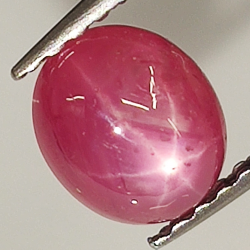 1.36ct Rubino Stella cabochon ovale 6x5mm