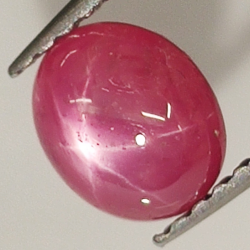 1.36ct Rubino Stella cabochon ovale 6x5mm