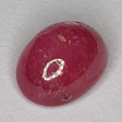 1.93ct Rubino Stella cabochon ovale 7x5mm