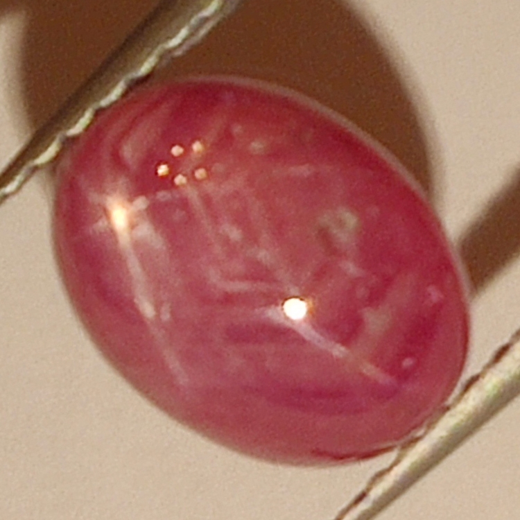 3,35ct Rubis Étoile cabochon ovale 8,7x6,5mm