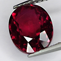 3.09ct Grenat Rhodolite coupe ovale 9x8mm