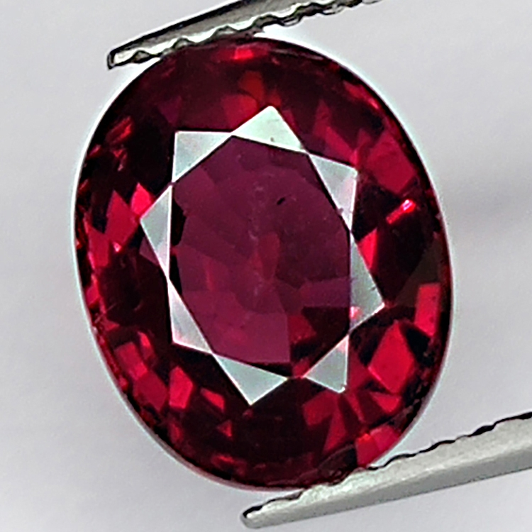 3.09ct Grenat Rhodolite coupe ovale 9x8mm