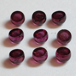 Cabochon rond grenat 2,4-2,8 mm. 1ct.