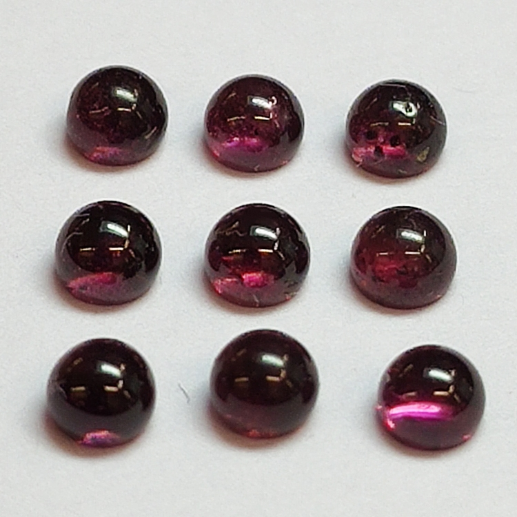 Garnet round cabochon 2.4-2.8 mm. 1ct.