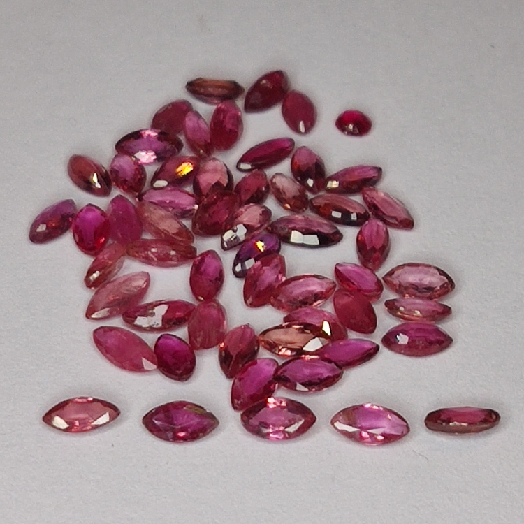 6.40ct Rubis marquis coupe  4.2x2.0mm 55pz