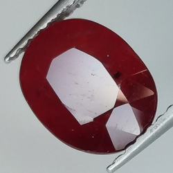 Ruby oval cut 9x7mm 1pz