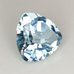 Topacio azul en talla trillion 9x9mm 1pz