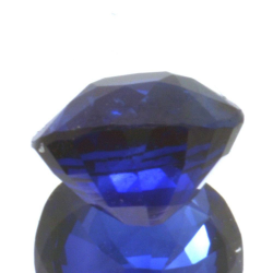 0,88 ct blauer Saphir im Ovalschliff 5,58 x 5,14 mm