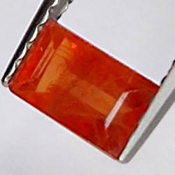 0,67ct Saphir Padparadscha baguetteschliff 6x3mm