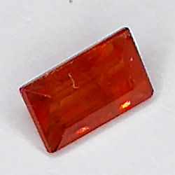 0,67ct Saphir Padparadscha baguette coupe 6x3mm