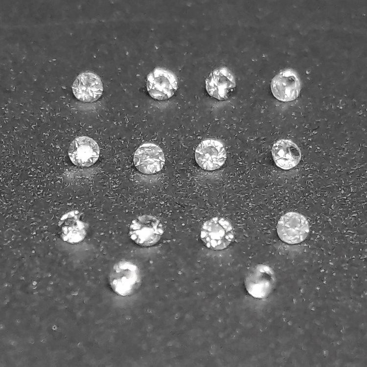 Zircon incolore blanc naturel 0.9-1.2mm 1ct