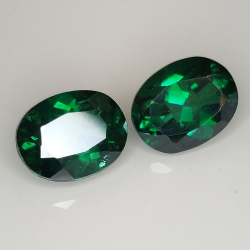 Topacio verde talla oval 9x7mm 2pz