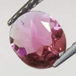 0.62ct Tourmaline Rubélite coupe ovale 7.7x5.6mm