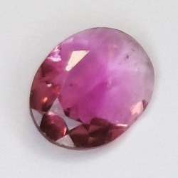 0.62ct Tormalina Rubelite taglio ovale 7.7x5.6mm