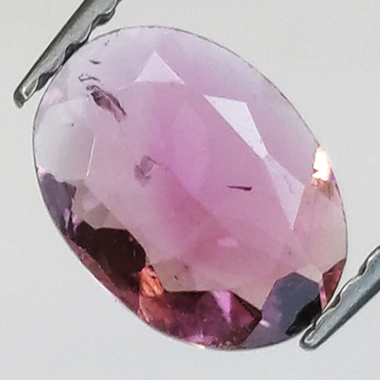 0.62ct Tormalina Rubelite taglio ovale 7.7x5.6mm