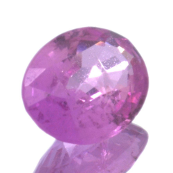 0,84 ct rosa Saphir im Ovalschliff 6,66 x 5,02 mm