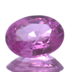 0,84 ct rosa Saphir im Ovalschliff 6,66 x 5,02 mm