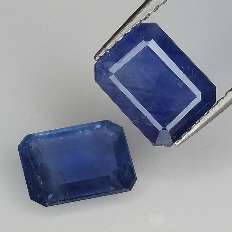 Emerald cut blue sapphire 8x6mm 1pz