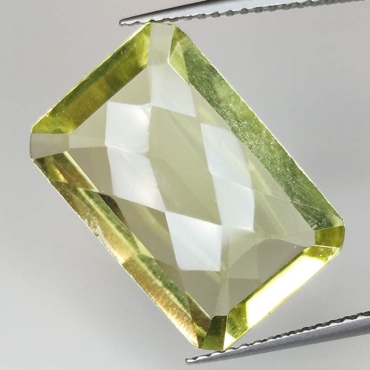 Emerald cut lemon quartz with checkerboard 18x12mm 2pz