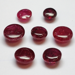 Cabochon rotondo con rubino 2,9-4,3 mm 1 ct