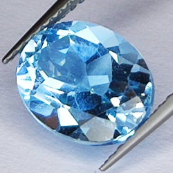 3,52ct Blauer Topas ovaler schliff 10.0x8.1mm