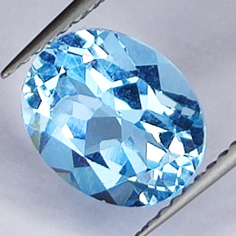 3.52ct Topacio Azul talla oval 10.0x8.1mm