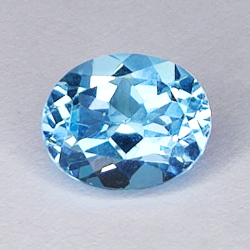 3,52ct Blauer Topas ovaler schliff 10.0x8.1mm