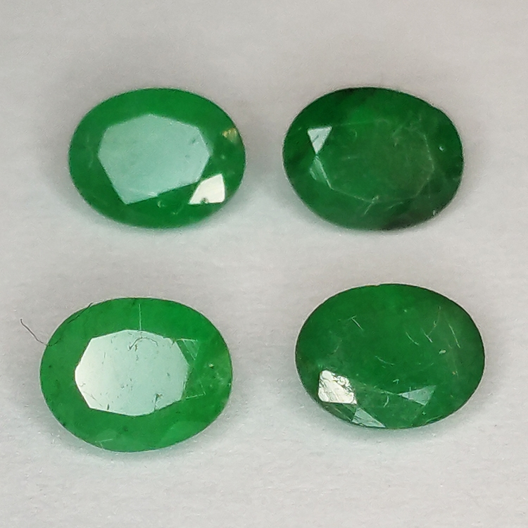 Oval cut emerald 5x4mm 1pz