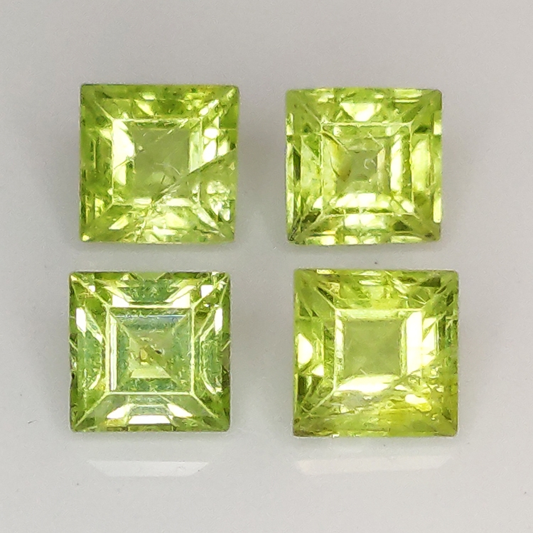 Peridot taglio princess 5mm 4pz