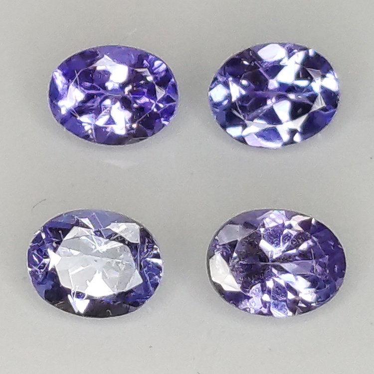 Tanzanite ovale coupe 4x3mm 1ct