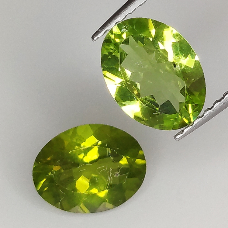 Peridoto talla oval 8x6mm 1pz