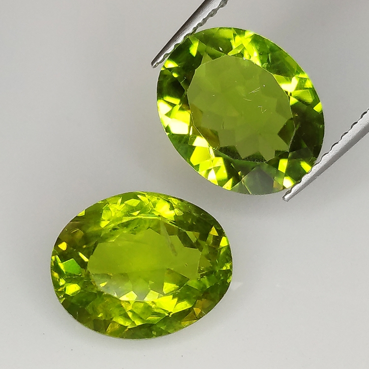 Peridoto talla oval 11x9mm 1pz